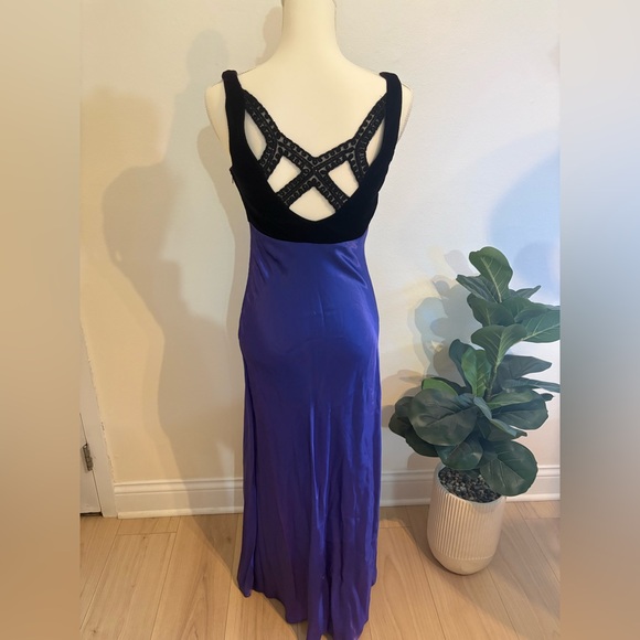 Vintage classic Blue and Black Dress, lace detail back - Picture 4 of 11